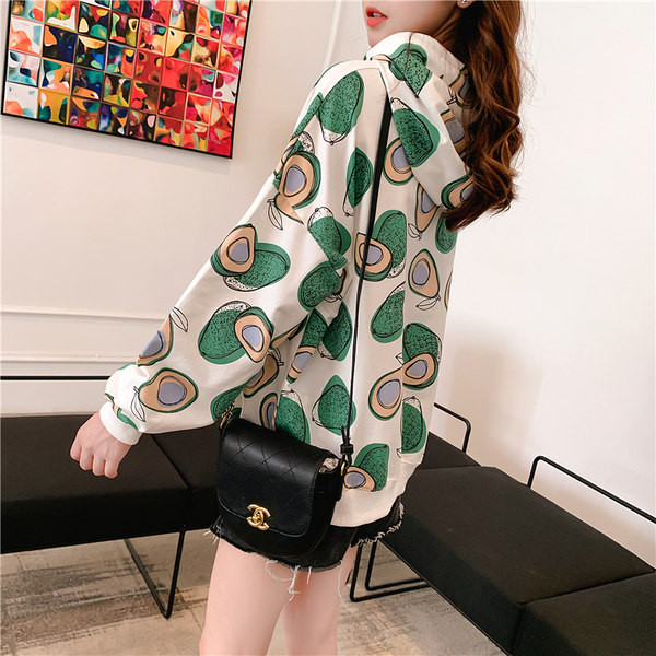 Γυναικείο φούτερ φαρδύ με έγχρωμη απλικέ και κουκούλα