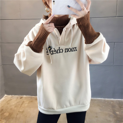 Hanorac larg de damă cu inscripție și glugă brodate