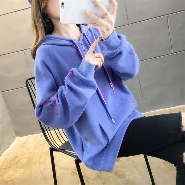 Μονόχρωμο γυναικείο φούτερ με κουκούλα