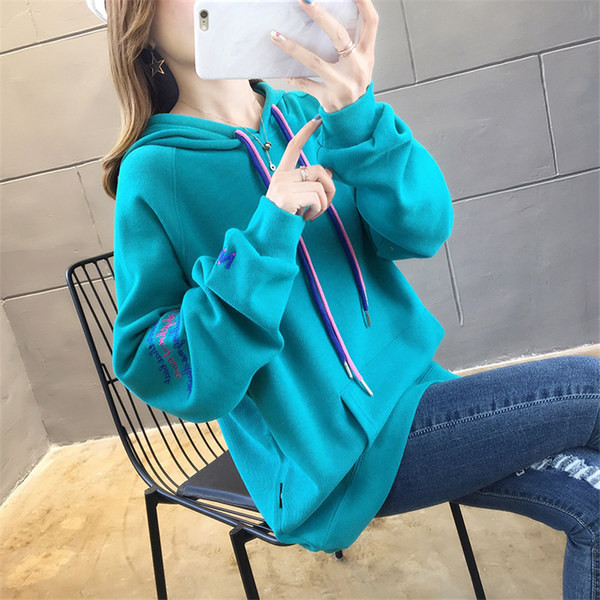 Μονόχρωμο γυναικείο φούτερ με κουκούλα