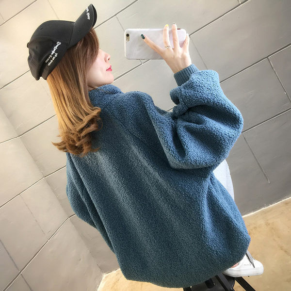 Γυναικείο βελούδινο φούτερ με ψηλό γιακά και κεντητή επιγραφή