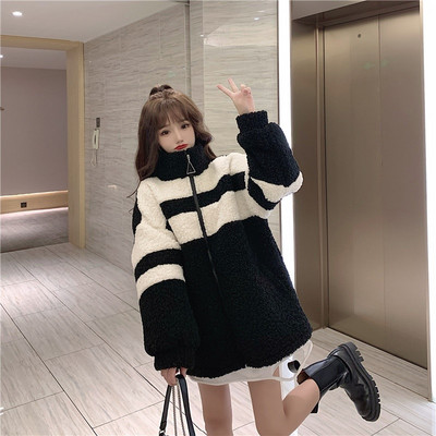 Γυναικείο χειμωνιάτικο φούτερ με φερμουάρ σε μαύρο χρώμα