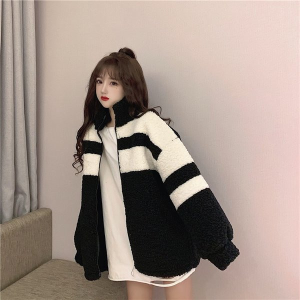 Γυναικείο χειμωνιάτικο φούτερ με φερμουάρ σε μαύρο χρώμα