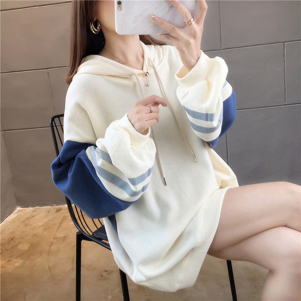 Hanorac gratuit pentru femei cu glugă