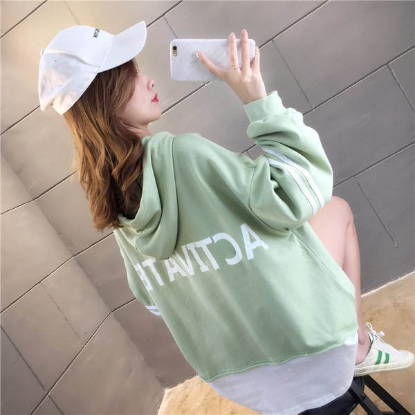 Női pulóver kapucnival és nyakkendővel, két színben