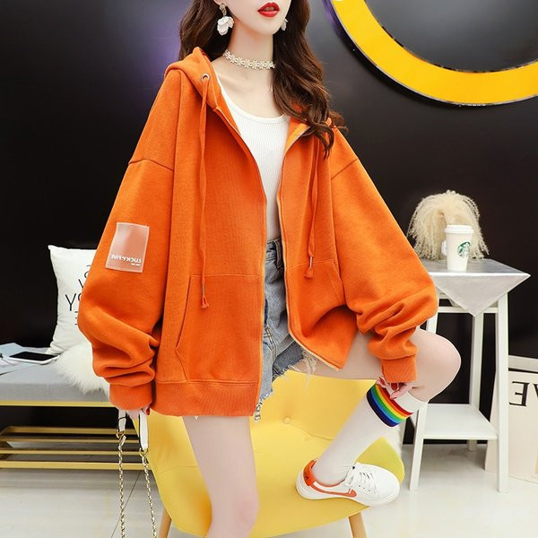 Széles női pulóver cipzárral és hosszú ujjal