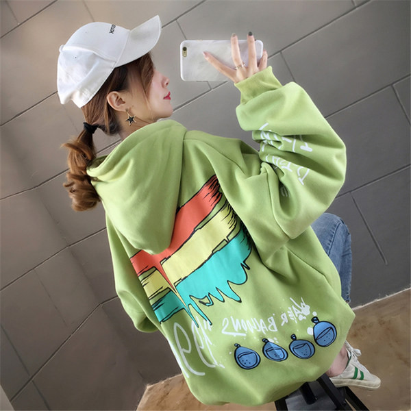 Széles modell női pulóver színes rátéttel és kapucnival