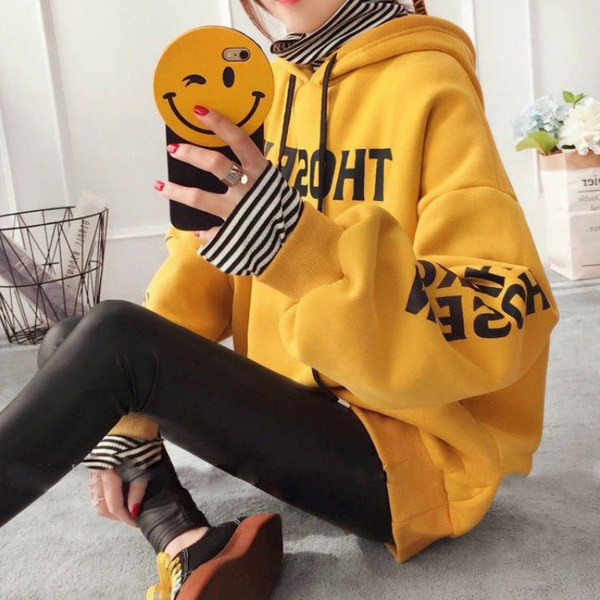 Női pulóver zöld és sárga feliratokkal