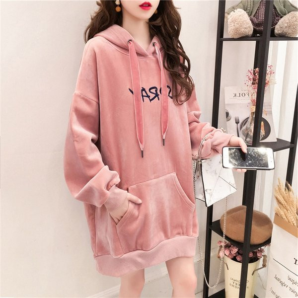 Széles női pulóver rátéttel - két színben