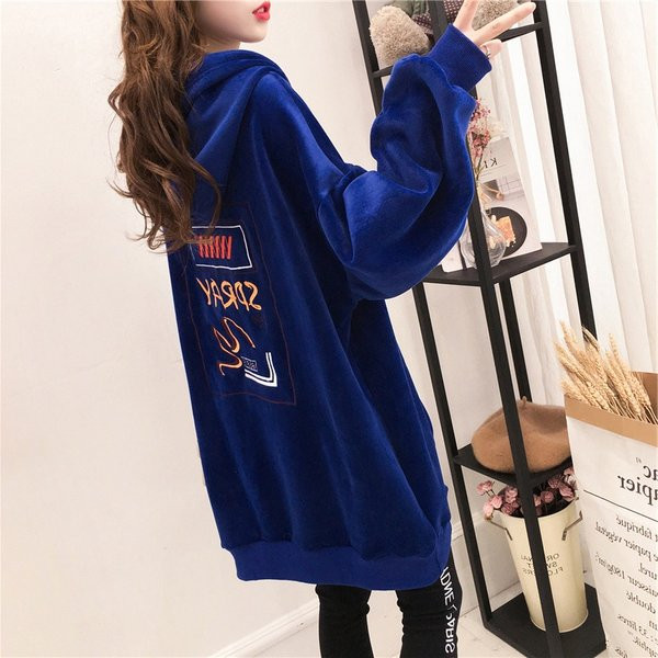 Széles női pulóver rátéttel - két színben