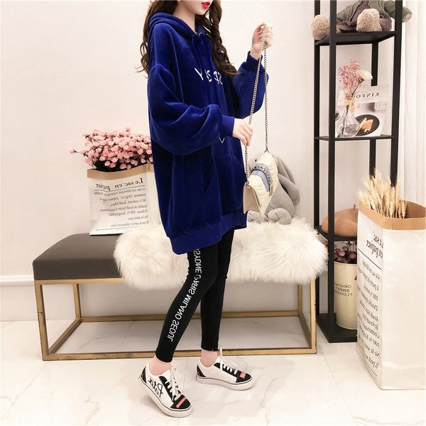 Széles női pulóver rátéttel - két színben