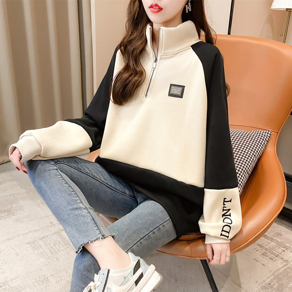 Свободен модел дамски суичър с емблема и висока яка с цип