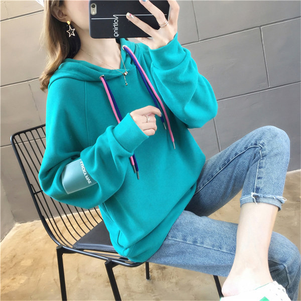 Model larg de hanorac de zi cu zi cu glugă și cravate