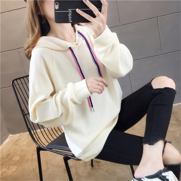 Model larg de hanorac de zi cu zi cu glugă și cravate