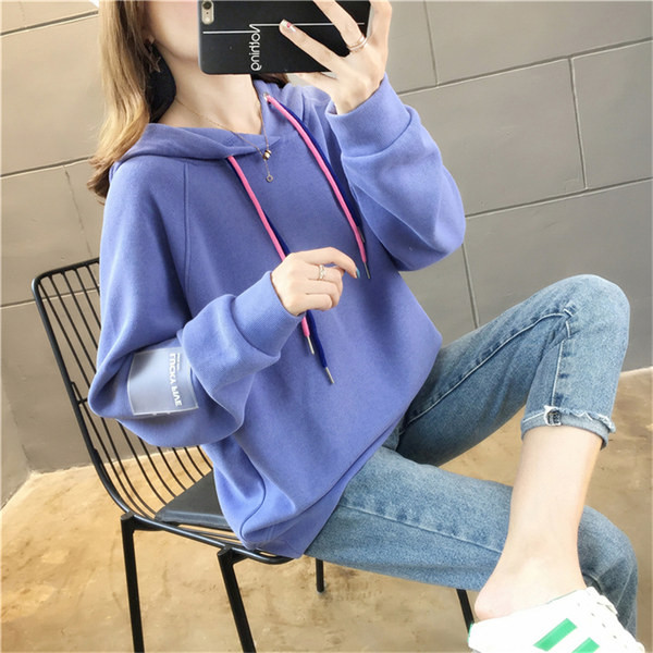 Model larg de hanorac de zi cu zi cu glugă și cravate