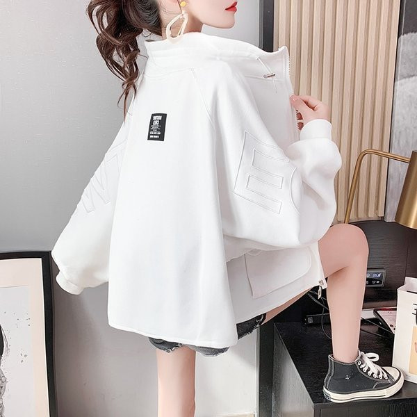 Széles modellű női pulóver zsebekkel