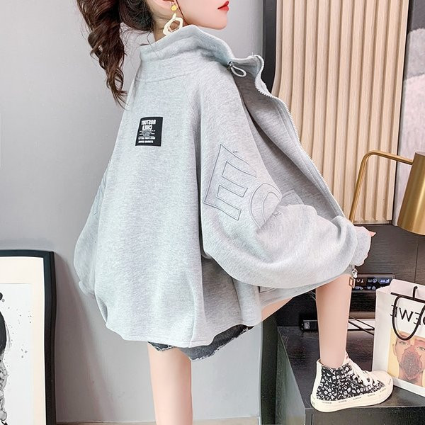 Széles modellű női pulóver zsebekkel