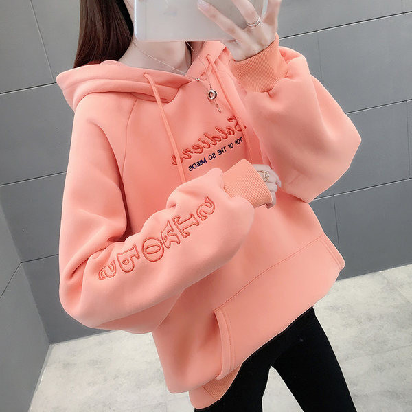 Új modell női pulóver két színben hímzéssel