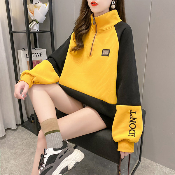 Női széles pulóver magas gallérral és cipzárral