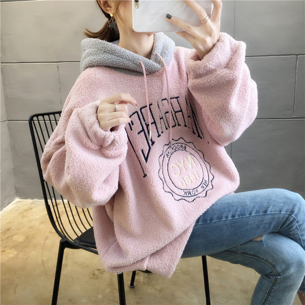 Hanorac cald de dama cu broderie si cravate