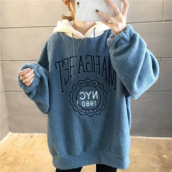 Hanorac cald de dama cu broderie si cravate