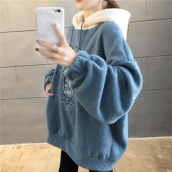 Hanorac cald de dama cu broderie si cravate