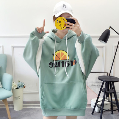 Modern női széles pulóver kapucnival és színes rátéttel