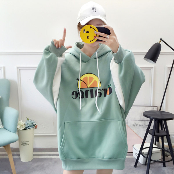 Modern női széles pulóver kapucnival és színes rátéttel