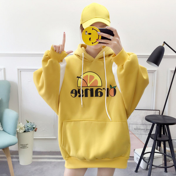 Modern női széles pulóver kapucnival és színes rátéttel