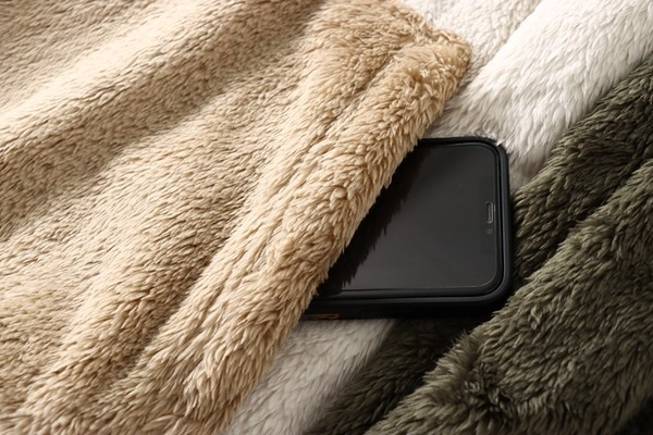 Γυναικείο πουπουλένιο φούτερ με τσέπη και κουκούλα