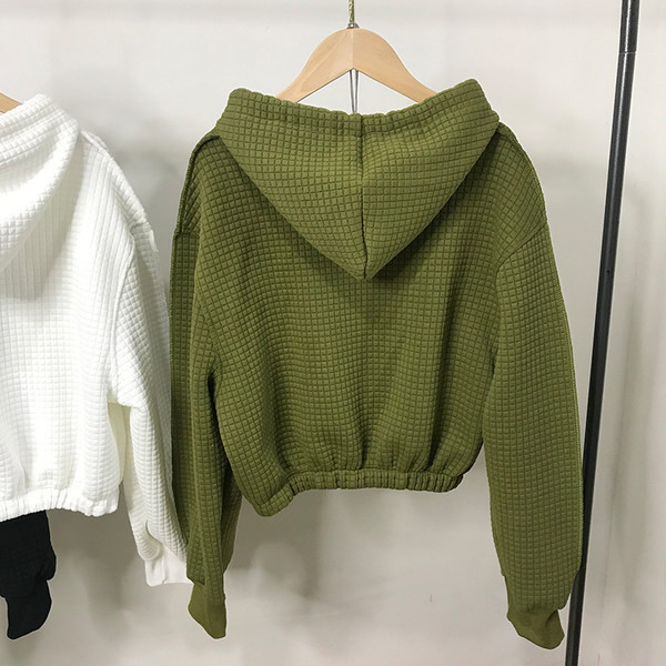 Κοντό μοντέλο γυναικείο φούτερ με κεντητή επιγραφή