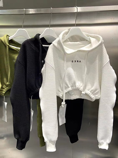 Hanorac scurt de dama cu cravate si gluga