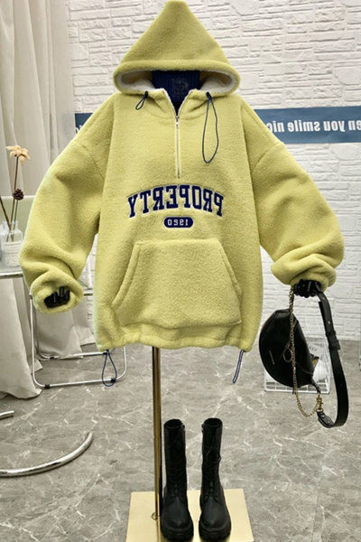 Hanorac de dama model larg cu inscriptie si gluga brodata