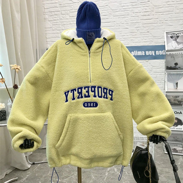 Hanorac de dama model larg cu inscriptie si gluga brodata