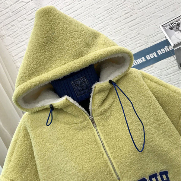 Hanorac de dama model larg cu inscriptie si gluga brodata