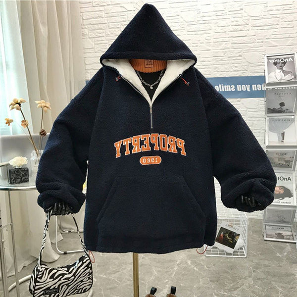 Hanorac de dama model larg cu inscriptie si gluga brodata