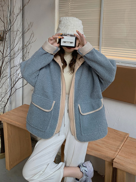 Γυναικείο πουπουλένιο μπουφάν με τσέπες - φαρδύ μοντέλο