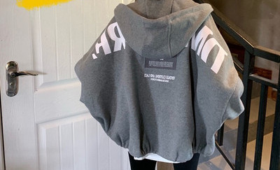 Hanorac larg de damă cu glugă