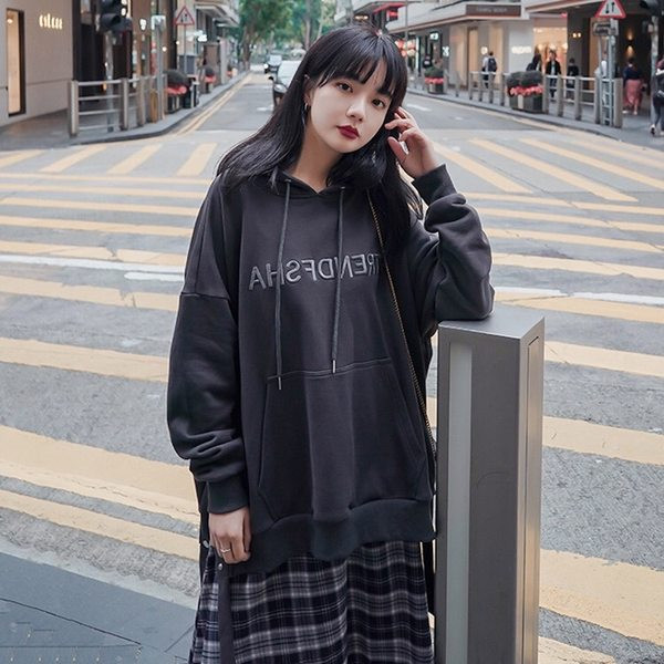 Μοντέρνο γυναικείο φαρδύ φούτερ με κουκούλα