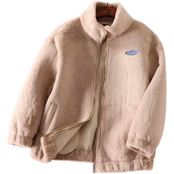 Geaca de pluș de damă cu guler înalt și emblemă