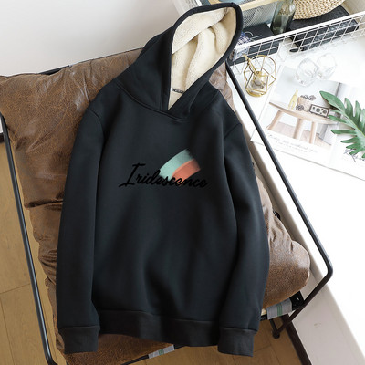 Hanorac modern cu glugă și mâneci lungi