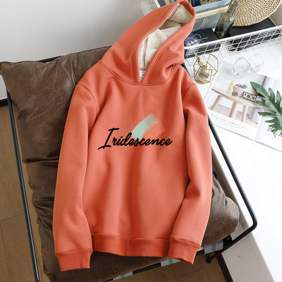 Hanorac modern cu glugă și mâneci lungi