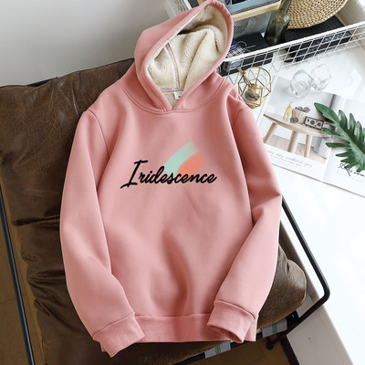 Hanorac modern cu glugă și mâneci lungi