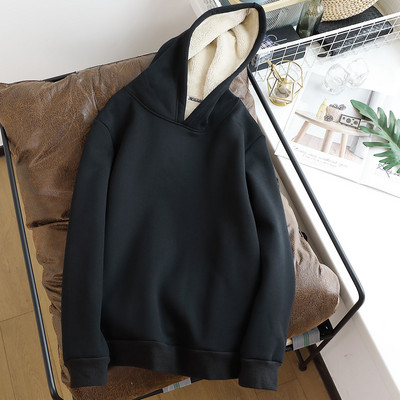 Hanorac modern cu glugă și mâneci lungi