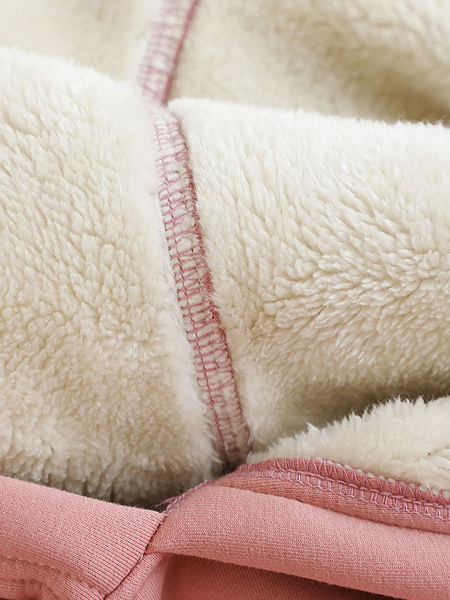 Hanorac modern cu glugă și mâneci lungi