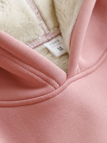 Hanorac de damă cu glugă și aplicație - căptușeală caldă