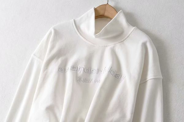 Hanorac de dama cu guler inalt