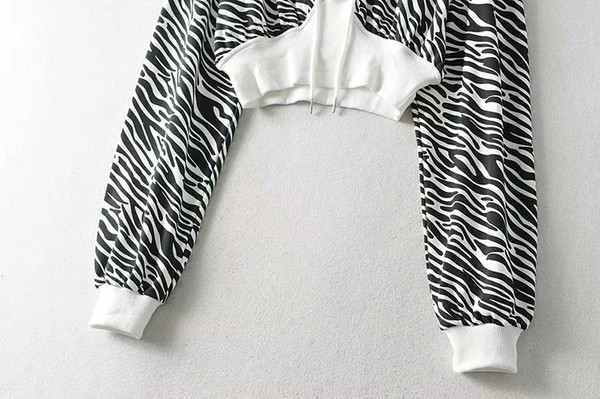 Γυναικείο κοντό φούτερ με κουκούλα και κορδόνια 