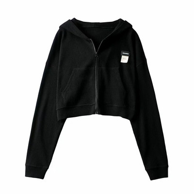 Hanorac scurt de dama cu emblema si gluga