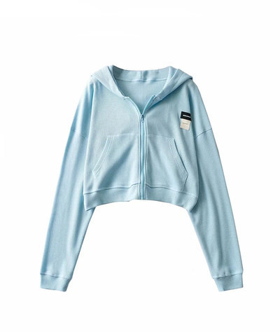 Hanorac scurt de dama cu emblema si gluga